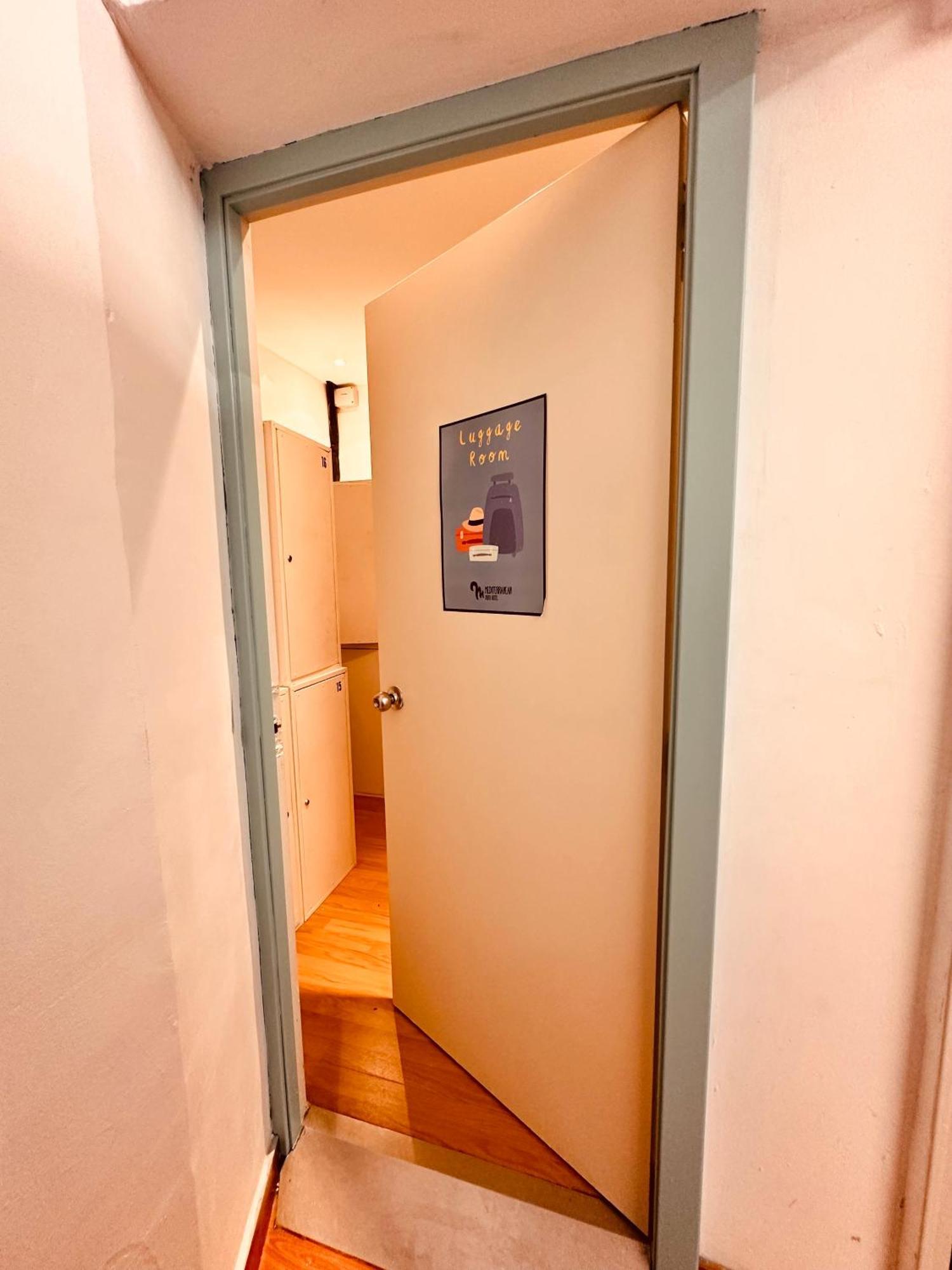 Mediterranean Hostel Барселона Екстер'єр фото