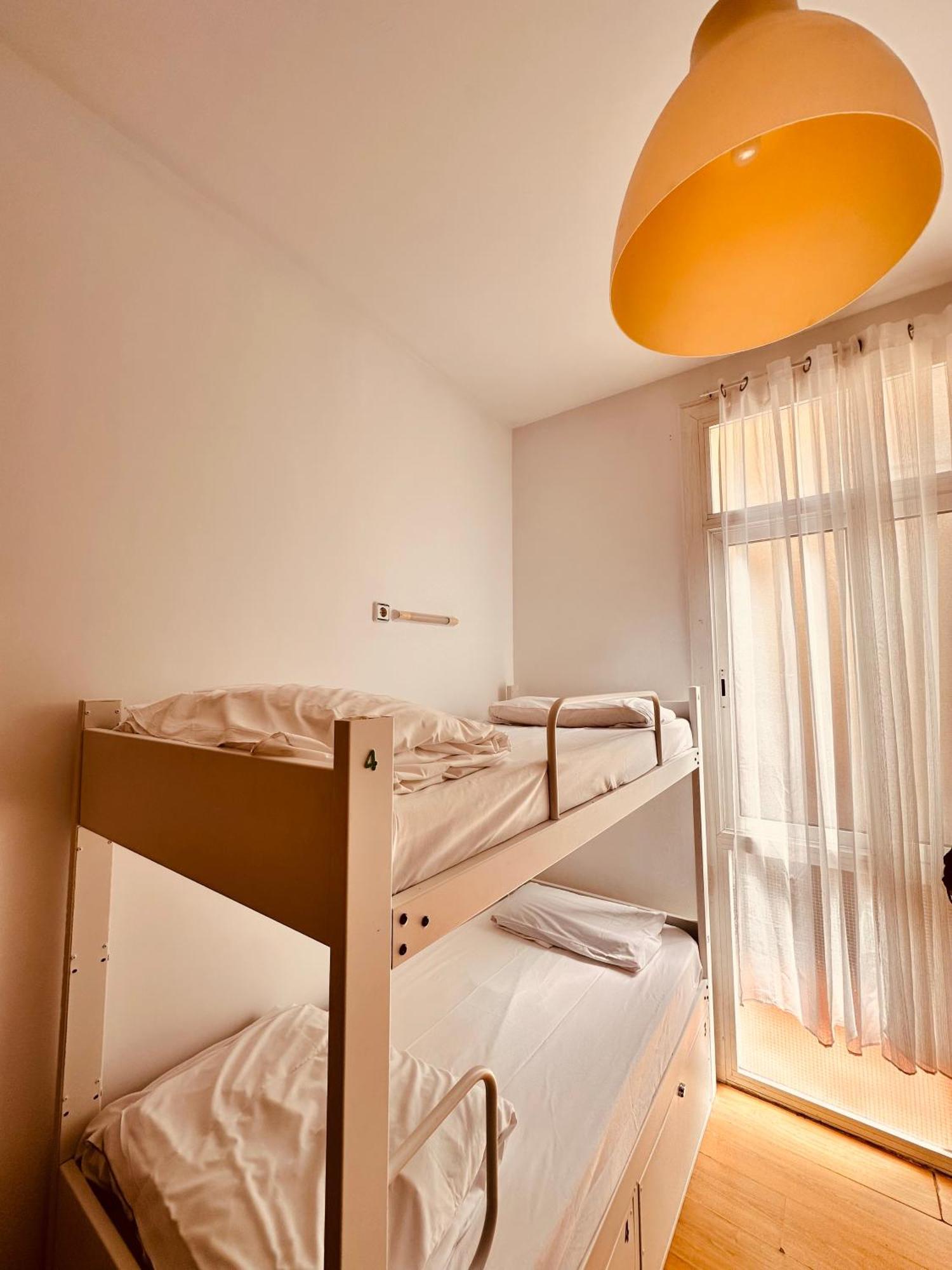 Mediterranean Hostel Барселона Екстер'єр фото