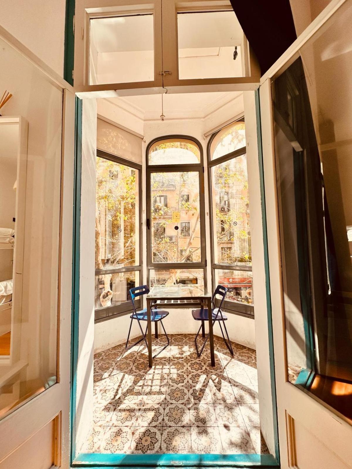 Mediterranean Hostel Барселона Екстер'єр фото