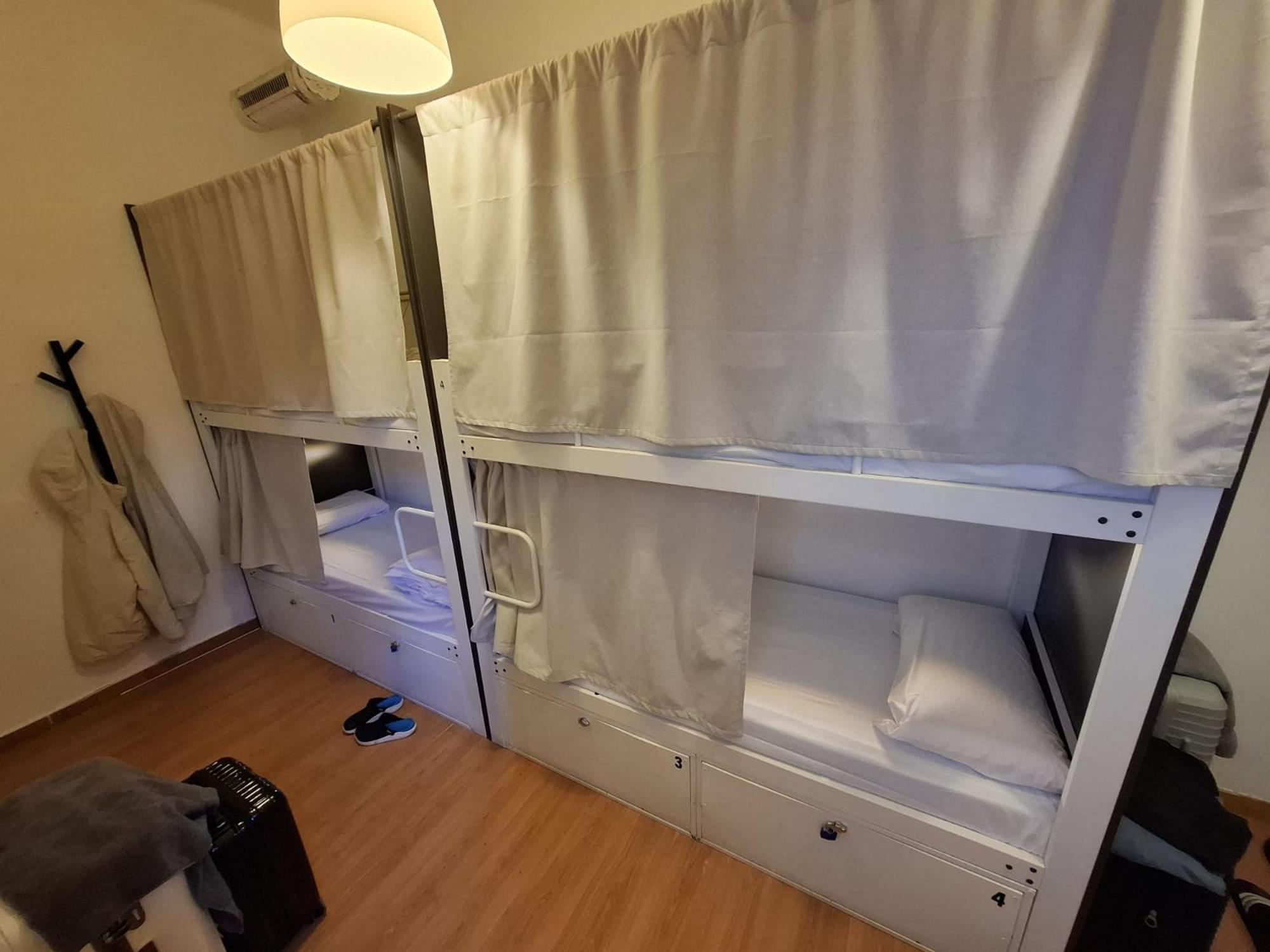 Mediterranean Hostel Барселона Екстер'єр фото