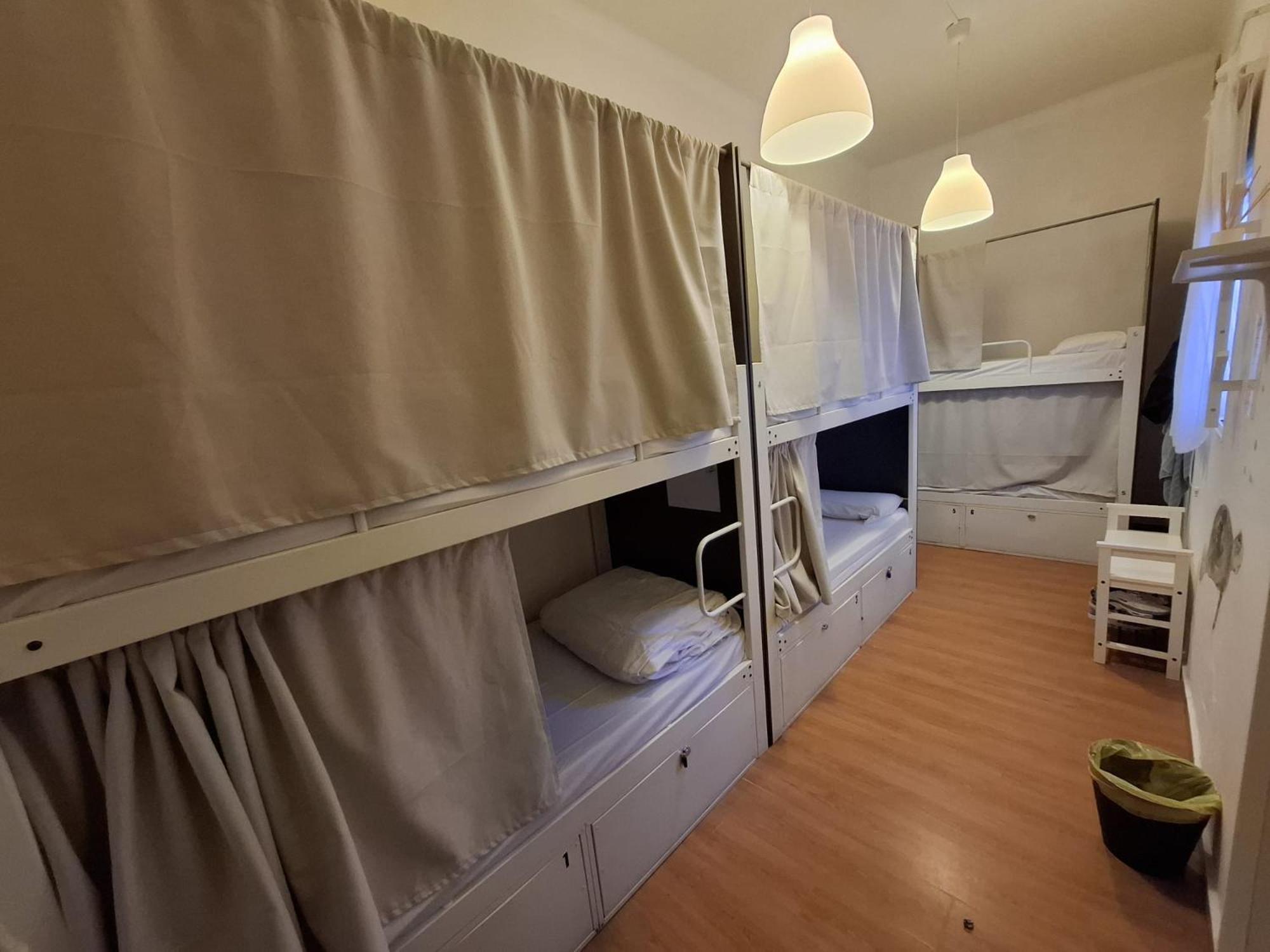 Mediterranean Hostel Барселона Екстер'єр фото