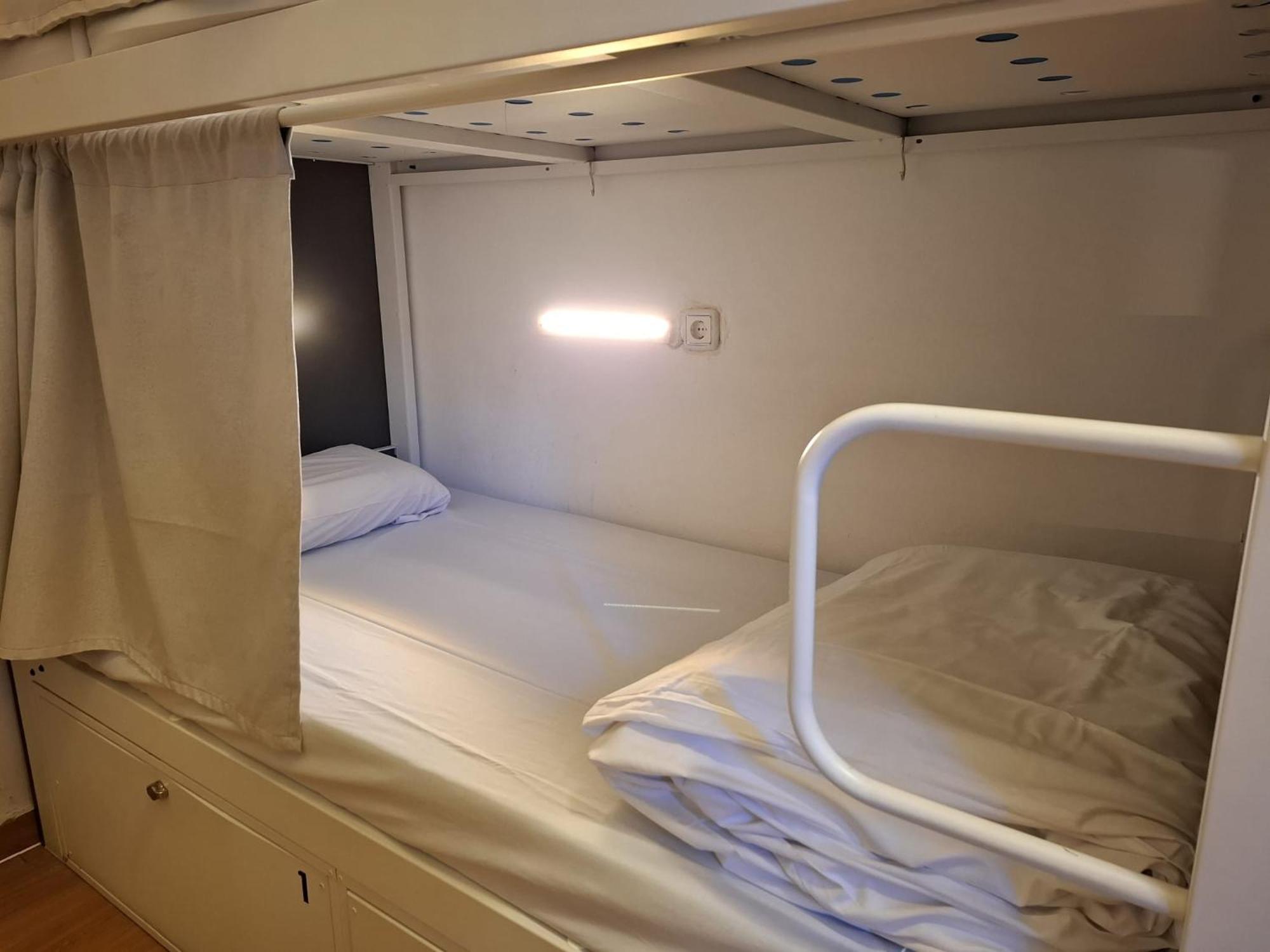 Mediterranean Hostel Барселона Екстер'єр фото